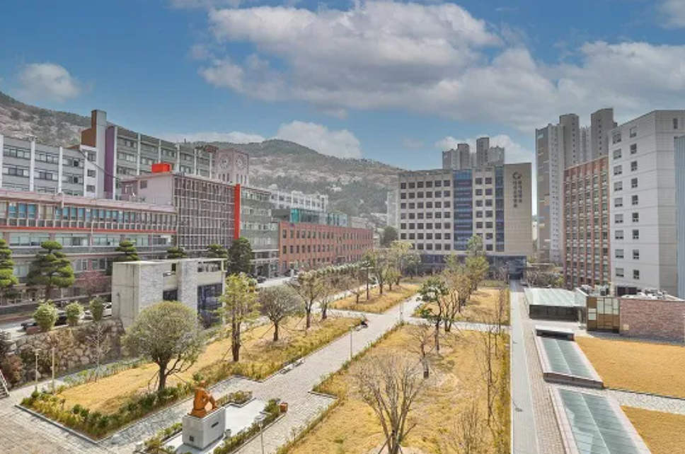 동아대학교 전경이미지 1